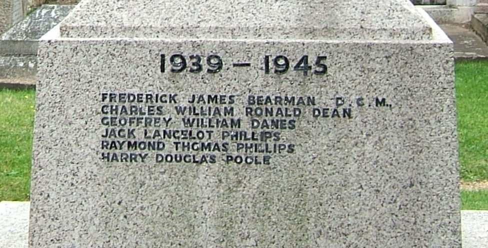 1939 to 1945 panel with six names